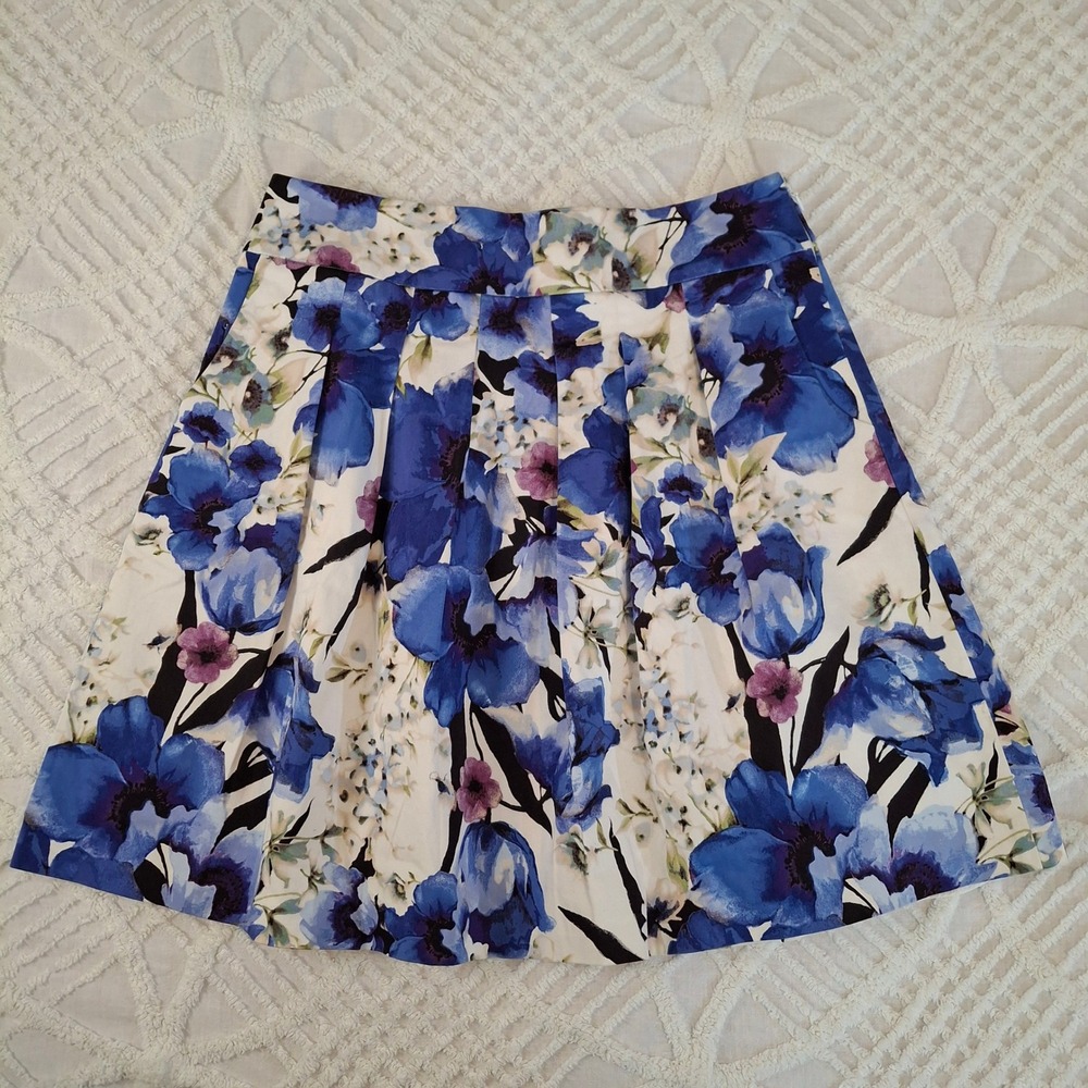 White House Black Market Women's Size 8 Floral Pleated Skirt Blue White Pockets